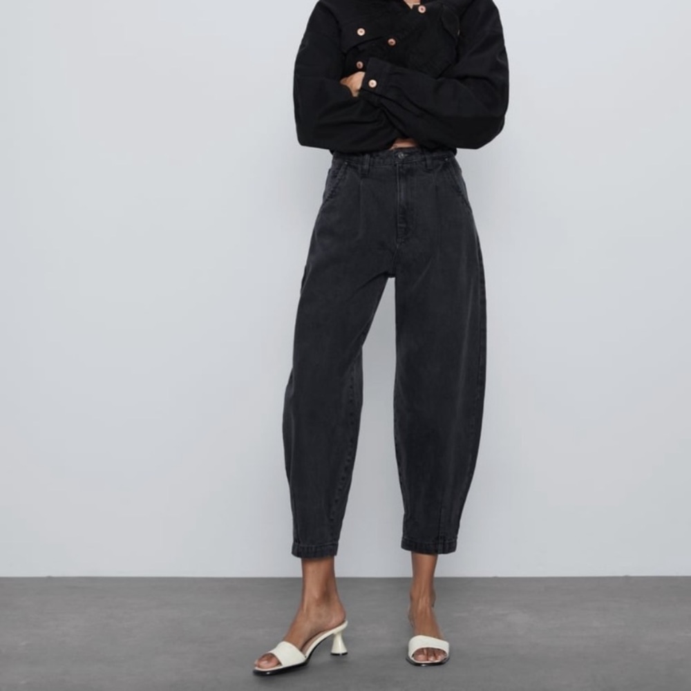 Zara black high waisted slouchy balloon or barrel leg jeans size 6 or 27 waist